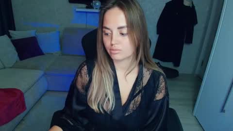 Snapshot of crystalemily chatting on October 1, 7:24 pm crystalemily online show from October 1, 7:24 pm