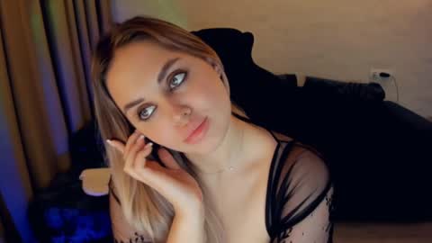 Snapshot of crystalemily chatting on December 17, 11:05 pm crystalemily online show from December 17, 11:05 pm