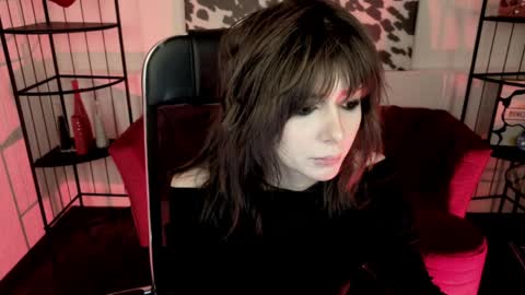 crystallbloom online show from April 5, 10:07 pm