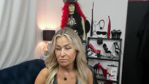 Snapshot of crystalxohotty chatting on September 23, 5:34 am CrystalHotty online show from September 23, 5:34 am
