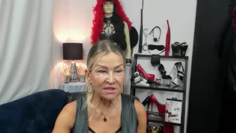 Snapshot of crystalxohotty chatting on September 11, 4:36 am CrystalHotty online show from September 11, 4:36 am