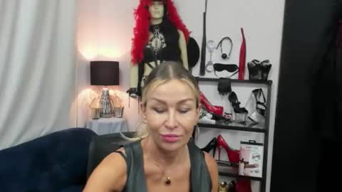Snapshot of crystalxohotty chatting on September 12, 4:36 am CrystalHotty online show from September 12, 4:36 am