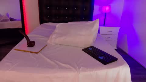 Snapshot of cuckoldlover69_ chatting on September 21, 2:21 pm cuckoldlover69_ online show from September 21, 2:21 pm