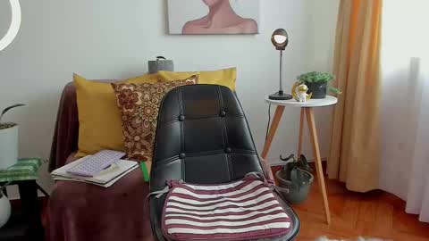 Snapshot of cuddlingbunnny chatting on March 2, 2:54 pm Leonela online show from March 2, 2:54 pm