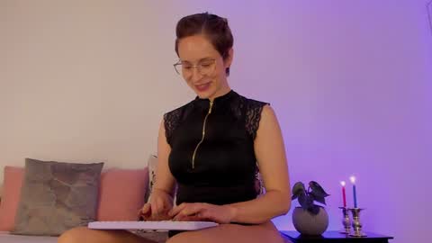 Snapshot of cuddlingbunnny chatting on January 6, 4:55 pm Leonela online show from January 6, 4:55 pm