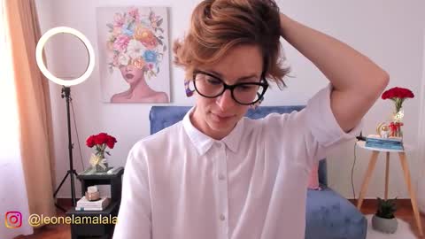 Snapshot of cuddlingbunnny chatting on October 5, 3:52 pm Leonela online show from October 5, 3:52 pm