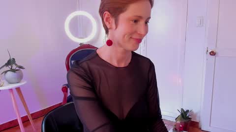 Snapshot of cuddlingbunnny chatting on December 12, 9:26 pm Leonela online show from December 12, 9:26 pm