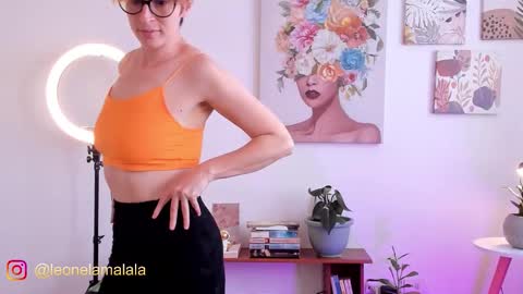 Snapshot of cuddlingbunnny chatting on September 14, 7:37 pm Leonela online show from September 14, 7:37 pm