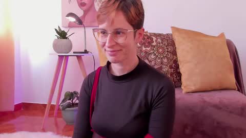 Snapshot of cuddlingbunnny chatting on February 21, 6:48 pm Leonela online show from February 21, 6:48 pm