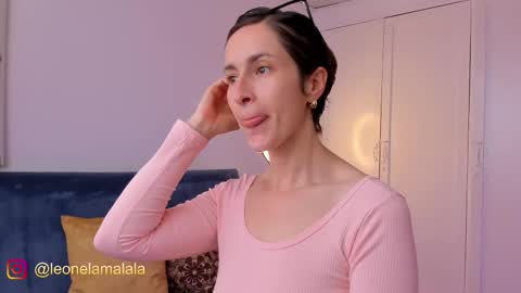 Snapshot of cuddlingbunnny chatting on October 24, 4:41 pm Leonela online show from October 24, 4:41 pm