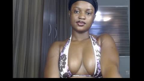 Snapshot of cum_ebony_petitxx chatting on October 19, 7:35 am cath online show from October 19, 7:35 am