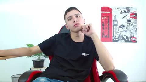 cumandres online show from October 6, 2:13 pm