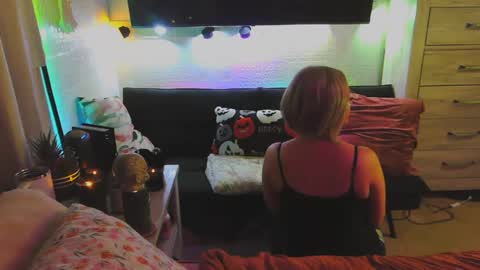 cumguzzlingskank online show from September 25, 11:28 am