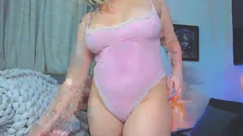 cumguzzlingskank online show from November 7, 8:00 pm