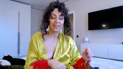 curly_jade_ online show from April 10, 1:16 pm