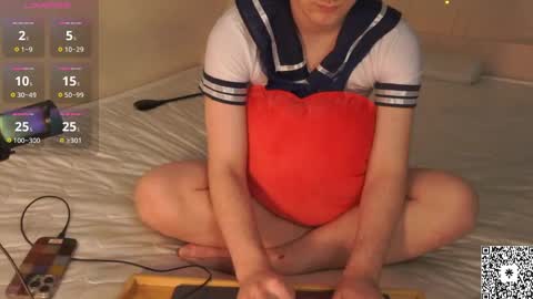 Snapshot of curlyboyy_ chatting on March 12, 3:29 pm Mike pvt is open online show from March 12, 3:29 pm
