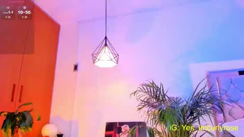 Snapshot of curlyrose_ chatting on October 20, 9:31 pm Rose online show from October 20, 9:31 pm