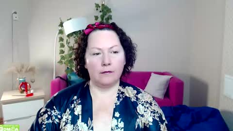curvy_girlz online show from January 17, 11:46 pm
