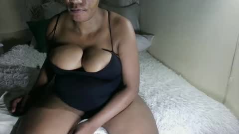 Snapshot of curvybae45 chatting on September 21, 11:20 pm curvybae45 online show from September 21, 11:20 pm
