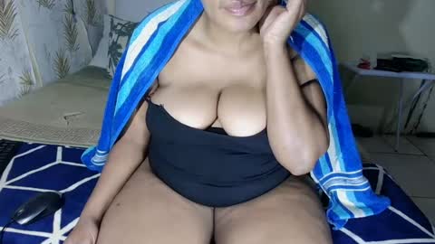curvybae45 online show from August 3, 1:28 pm