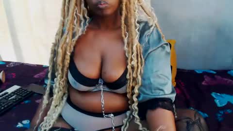 curvydarkfatass online show from July 7, 12:31 pm
