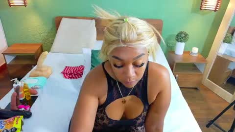 Danna online show from March 6, 8:48 pm