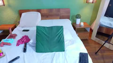 Danna online show from February 24, 1:03 pm