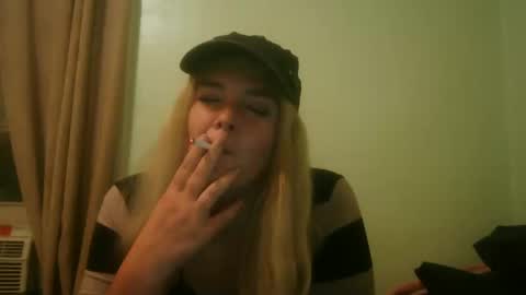 Snapshot of curvymom2025 chatting on October 11, 4:39 am curvymom2025 online show from October 11, 4:39 am