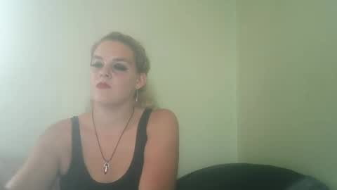 Snapshot of curvymom2025 chatting on September 26, 8:17 pm curvymom2025 online show from September 26, 8:17 pm