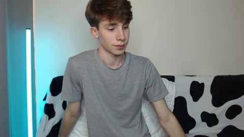 Snapshot of cute_brian chatting on October 6, 12:12 pm Im Brian online show from October 6, 12:12 pm