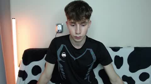 Snapshot of cute_brian chatting on October 16, 6:07 pm Im Brian online show from October 16, 6:07 pm