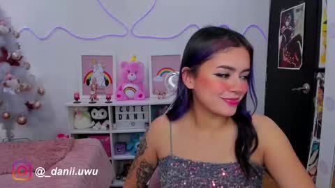 Snapshot of cute_dani__ chatting on December 24, 12:33 pm Dani  online show from December 24, 12:33 pm