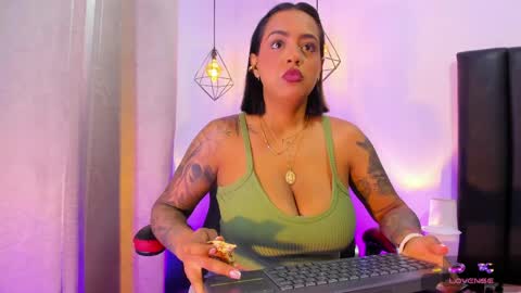    Independent Model online show from May 25, 1:39 pm