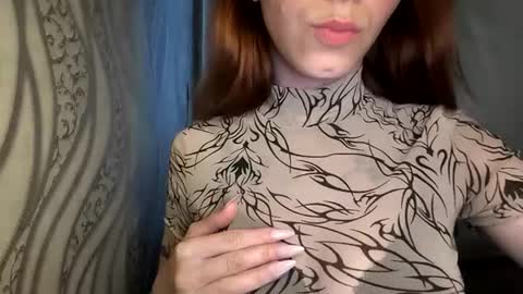cute_foxis online show from June 15, 8:23 pm