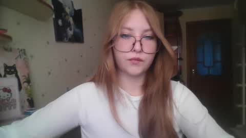 Snapshot of cute_minx chatting on October 1, 9:19 am Veronica online show from October 1, 9:19 am