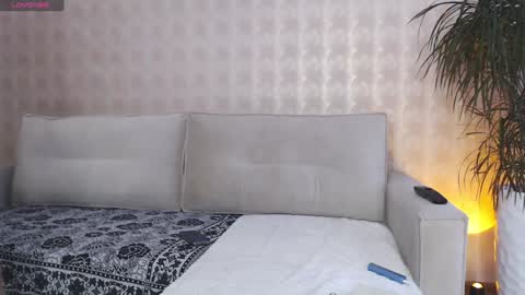 Hello Im Alisa Thank you for all the support  online show from December 4, 1:30 am