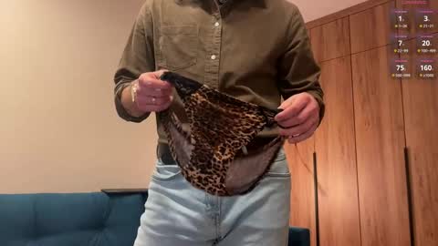 cute_skywalker online show from April 11, 6:23 pm