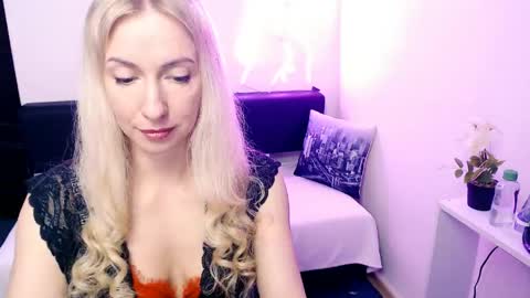 cute_smile_shy online show from May 2, 9:09 pm