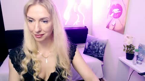 cute_smile_shy online show from May 19, 8:49 pm