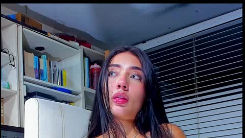 WANNA SEE MORE OF TWINS              online show from January 8, 4:12 am