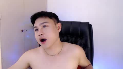 cuteasianlee online show from February 2, 9:11 pm