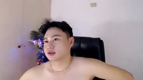 cuteasianlee online show from February 4, 10:30 am