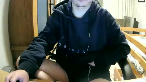 Cuteboy090 online show from April 13, 10:36 pm