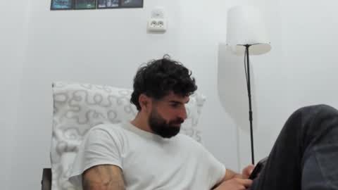 cuteeboy online show from March 4, 4:15 pm