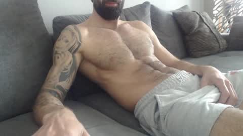 cuteeboy online show from March 27, 8:26 am