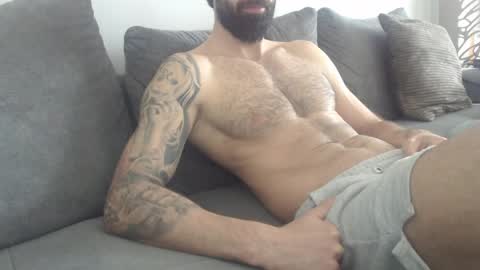 cuteeboy online show from April 7, 6:37 am