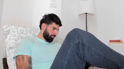 cuteeboy online show from January 15, 9:07 am