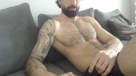 cuteeboy online show from April 18, 9:44 am