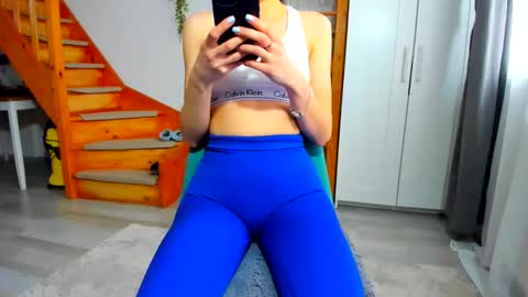 cuteeliza1 online show from January 19, 7:07 am