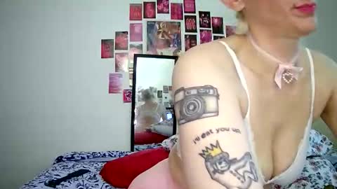 Bella online show from April 8, 10:24 pm